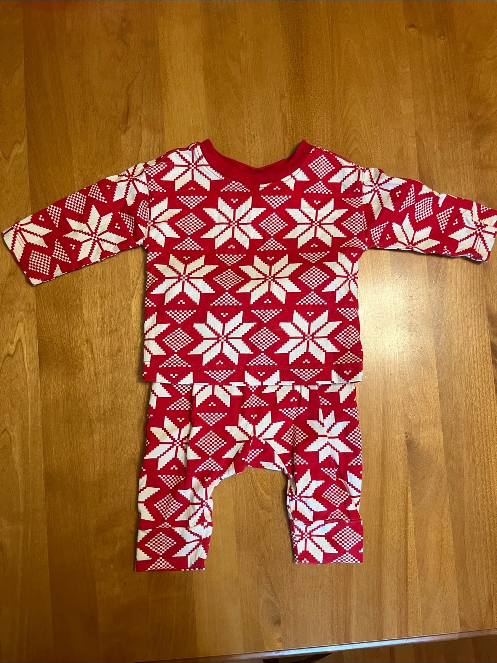 Hanna Andersson Kids Red and White Snowflake Two-Piece Pajama Set